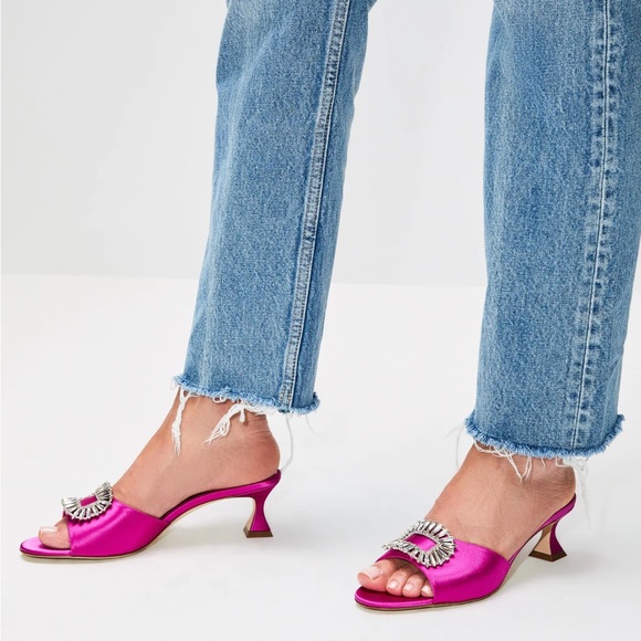 ✨New MANOLO BLAHNIK Laalita Satin Crystal Buckle Open Toe Mule Sandals Size 37.5 - Picture 15 of 16